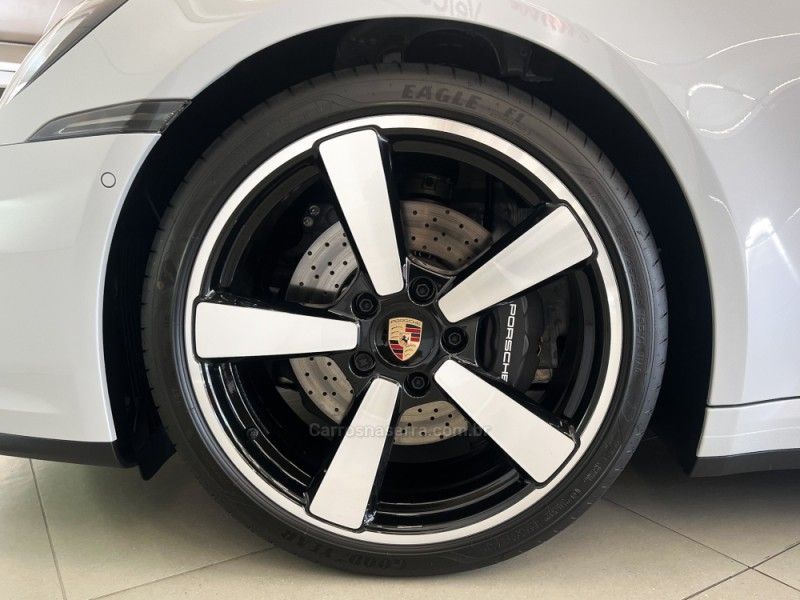 PORSCHE 911 3.0 CARRERA COUPÉ 2024/2025 ÓTIMA CAR FLORES DA CUNHA / Carros no Vale