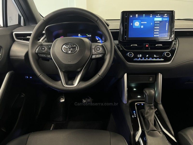 TOYOTA COROLLA 2.0 CROSS XRE 16V 2023/2024 ÓTIMA CAR FLORES DA CUNHA / Carros no Vale