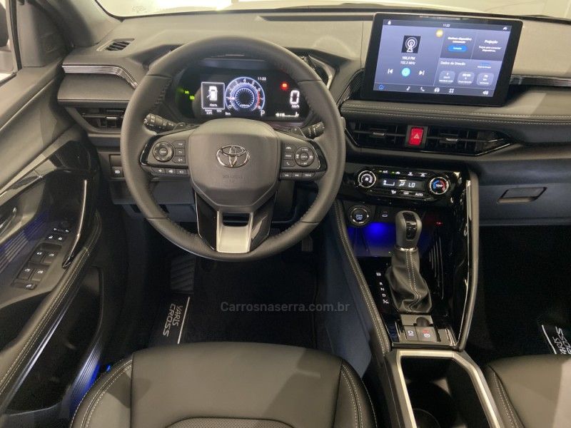TOYOTA YARIS CROSS 1.5 XRX 16V 2026/2026 ÓTIMA CAR FLORES DA CUNHA / Carros no Vale