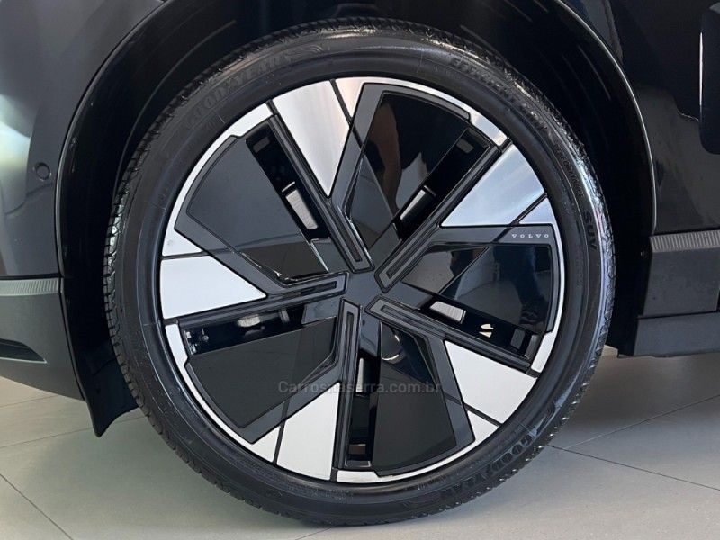 VOLVO EX30 ULTRA EXTENDED RANGE 2024/2024 ÓTIMA CAR FLORES DA CUNHA / Carros no Vale