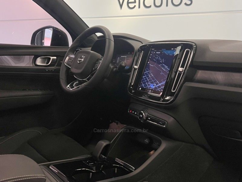 VOLVO XC 40 P6 RECHARGE ELECTRIC PLUS 2022/2023 ÓTIMA CAR FLORES DA CUNHA / Carros no Vale