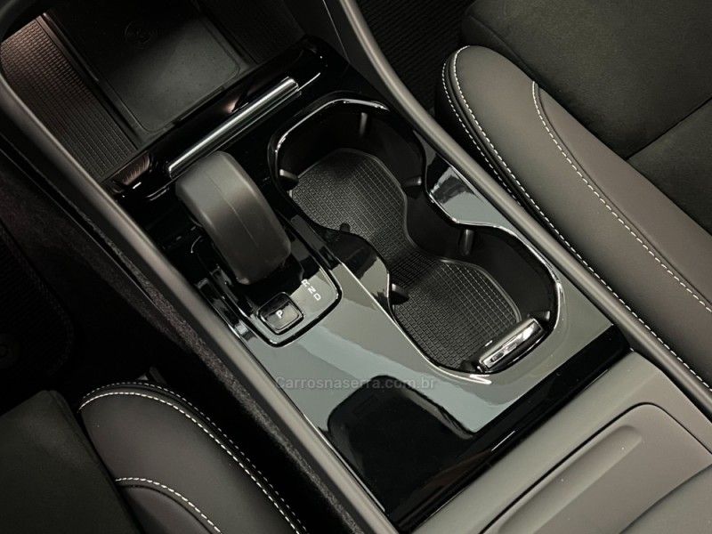 VOLVO XC 40 P6 RECHARGE ELECTRIC PLUS 2023/2024 ÓTIMA CAR FLORES DA CUNHA / Carros no Vale