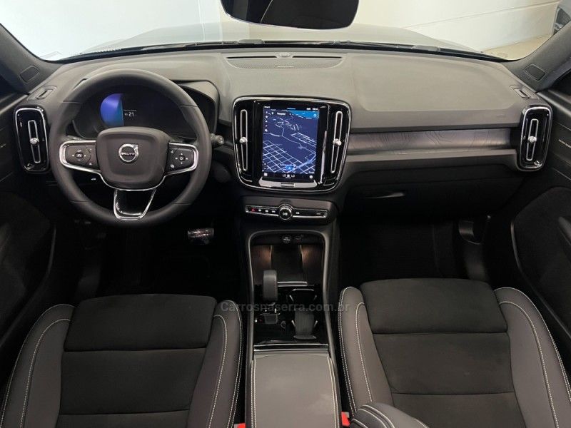 VOLVO XC 40 P6 RECHARGE ELECTRIC PLUS 2022/2023 ÓTIMA CAR FLORES DA CUNHA / Carros no Vale