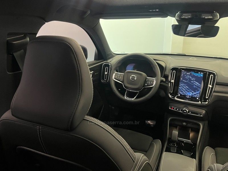 VOLVO XC 40 P6 RECHARGE ELECTRIC PLUS 2022/2023 ÓTIMA CAR FLORES DA CUNHA / Carros no Vale