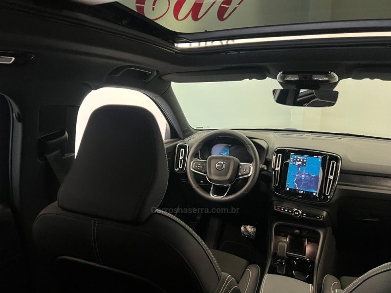 VOLVO XC 40 P6 RECHARGE ELECTRIC PLUS 2023/2024 ÓTIMA CAR FLORES DA CUNHA / Carros no Vale