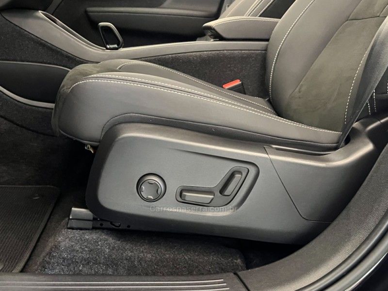 VOLVO XC 40 P6 RECHARGE ELECTRIC PLUS 2022/2023 ÓTIMA CAR FLORES DA CUNHA / Carros no Vale