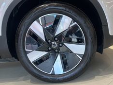 VOLVO XC 40 P6 RECHARGE ELECTRIC PLUS 2023/2024 ÓTIMA CAR FLORES DA CUNHA / Carros no Vale