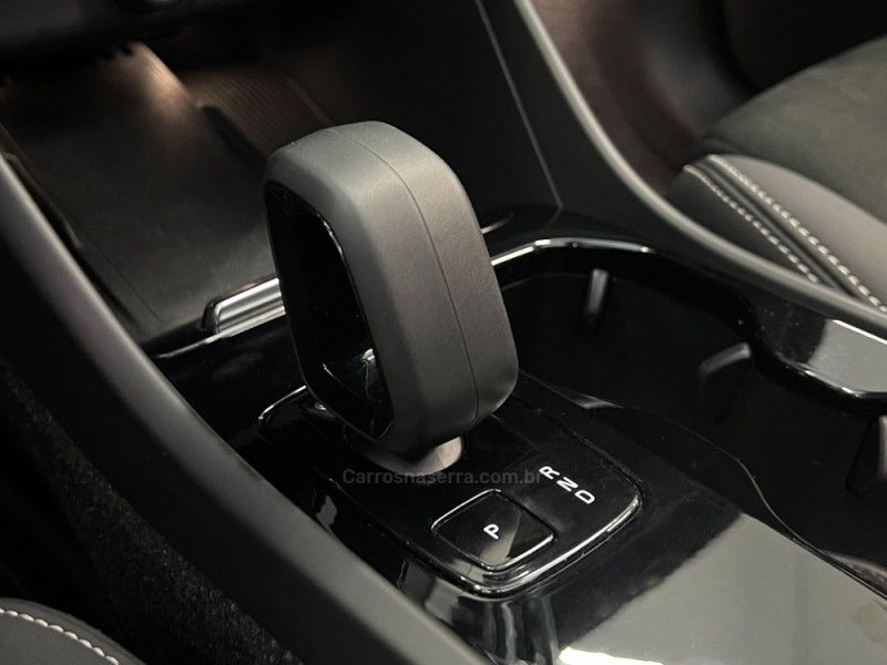 VOLVO XC 40 P6 RECHARGE ELECTRIC PLUS 2022/2023 ÓTIMA CAR FLORES DA CUNHA / Carros no Vale