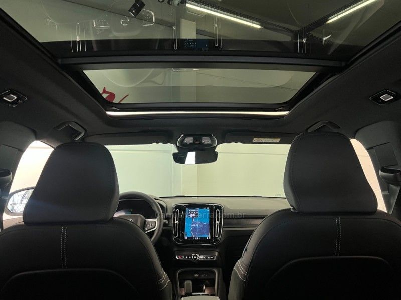 VOLVO XC 40 P6 RECHARGE ELECTRIC PLUS 2023/2024 ÓTIMA CAR FLORES DA CUNHA / Carros no Vale