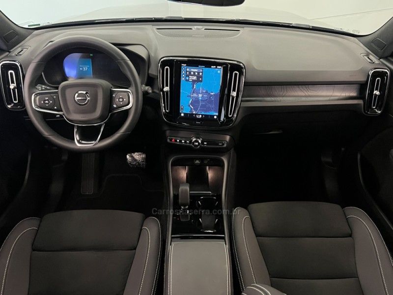 VOLVO XC 40 P6 RECHARGE ELECTRIC PLUS 2023/2024 ÓTIMA CAR FLORES DA CUNHA / Carros no Vale