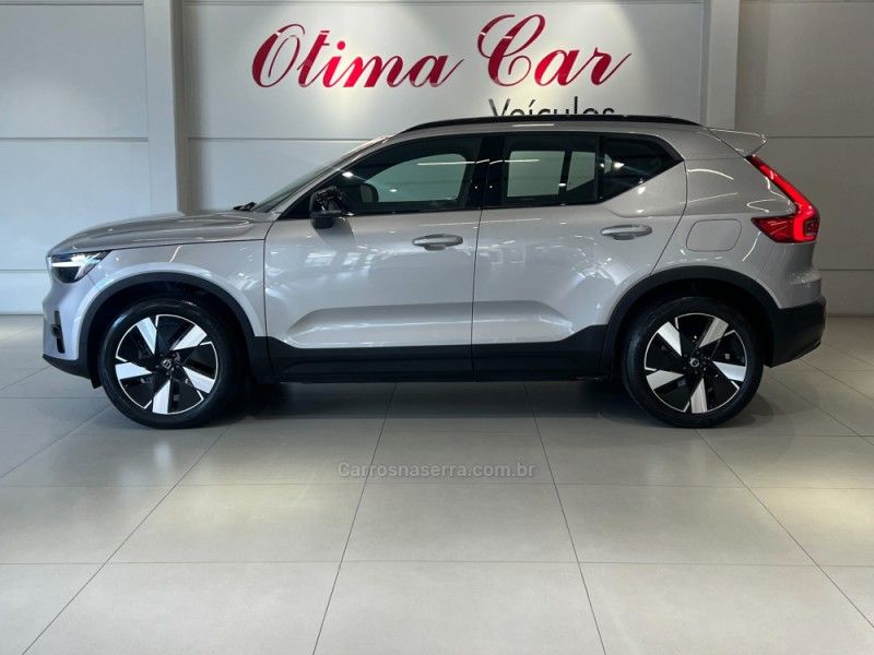VOLVO XC 40 P6 RECHARGE ELECTRIC PLUS 2023/2024 ÓTIMA CAR FLORES DA CUNHA / Carros no Vale