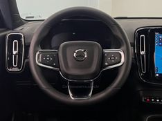 VOLVO XC 40 P6 RECHARGE ELECTRIC PLUS 2023/2024 ÓTIMA CAR FLORES DA CUNHA / Carros no Vale