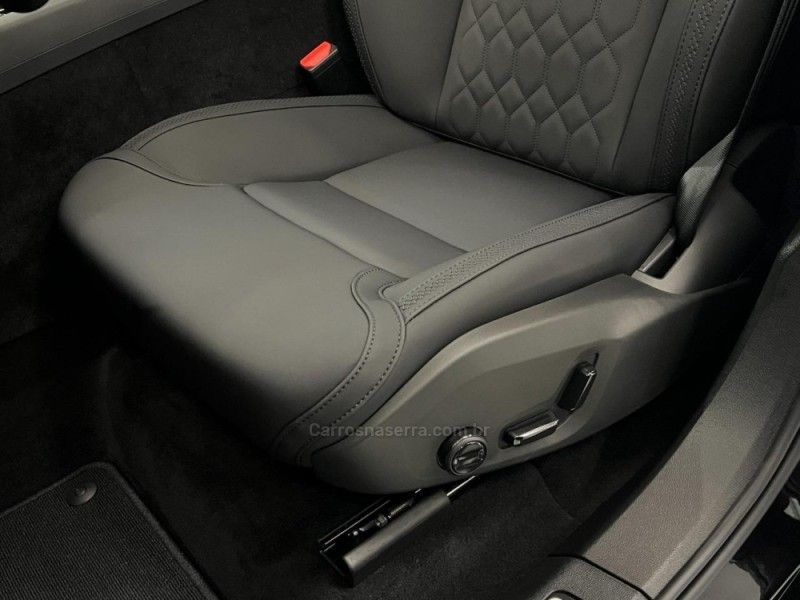 VOLVO XC60 2.0 T8 RECHARGE PLUS AWD HIBRIDO 2025/2026 ÓTIMA CAR FLORES DA CUNHA / Carros no Vale