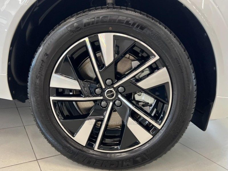 VOLVO XC60 2.0 T8 RECHARGE PLUS AWD HIBRIDO 2025/2026 ÓTIMA CAR FLORES DA CUNHA / Carros no Vale