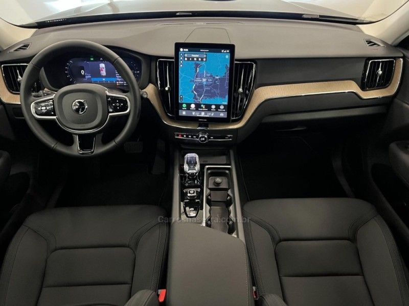 VOLVO XC60 2.0 T8 RECHARGE PLUS AWD HIBRIDO 2025/2026 ÓTIMA CAR FLORES DA CUNHA / Carros no Vale