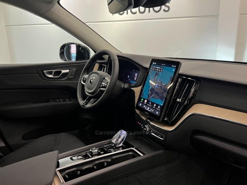 VOLVO XC60 2.0 T8 RECHARGE PLUS AWD HIBRIDO 2025/2026 ÓTIMA CAR FLORES DA CUNHA / Carros no Vale
