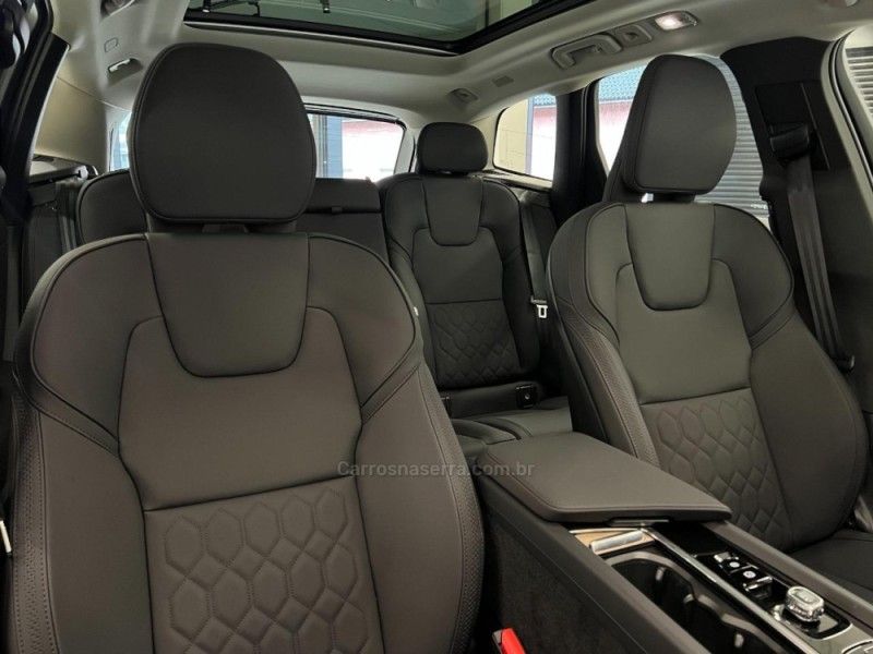 VOLVO XC60 2.0 T8 RECHARGE PLUS AWD HIBRIDO 2025/2026 ÓTIMA CAR FLORES DA CUNHA / Carros no Vale