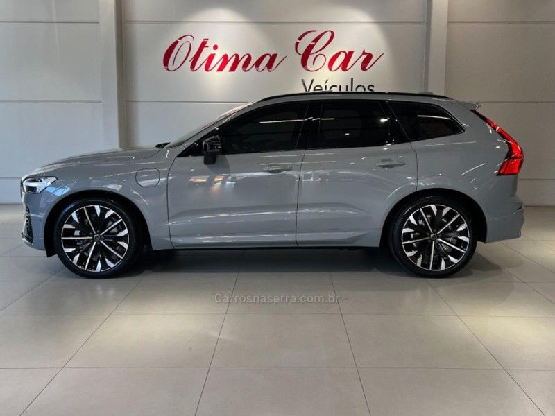 VOLVO XC60 2.0 T8 ULTRA DARK AWD HÍBRIDO 2025/2026 ÓTIMA CAR FLORES DA CUNHA / Carros no Vale