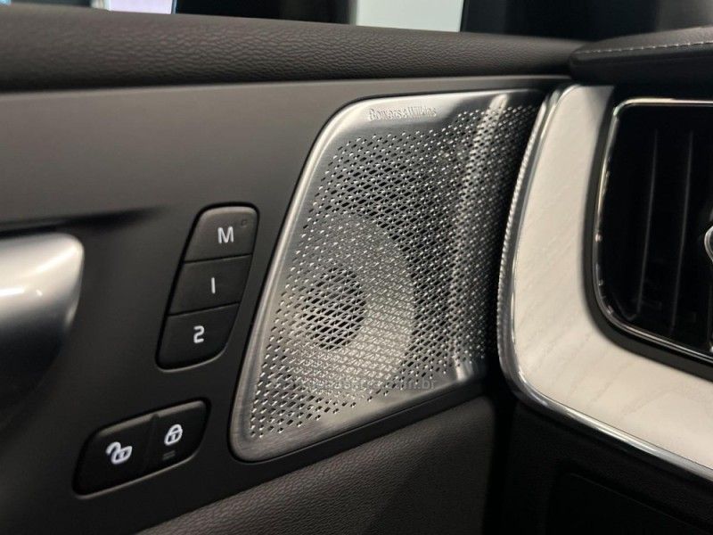 VOLVO XC60 2.0 T8 ULTRA DARK AWD HÍBRIDO 2025/2026 ÓTIMA CAR FLORES DA CUNHA / Carros no Vale