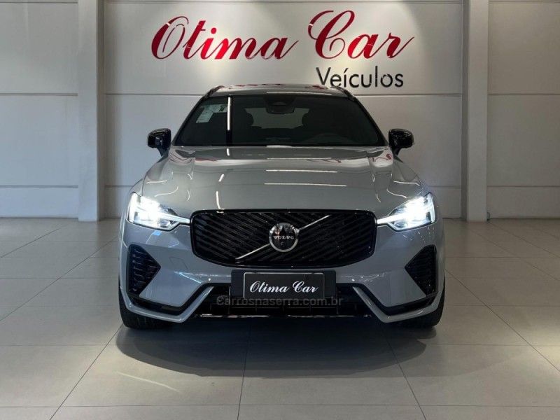 VOLVO XC60 2.0 T8 ULTRA DARK AWD HÍBRIDO 2025/2026 ÓTIMA CAR FLORES DA CUNHA / Carros no Vale