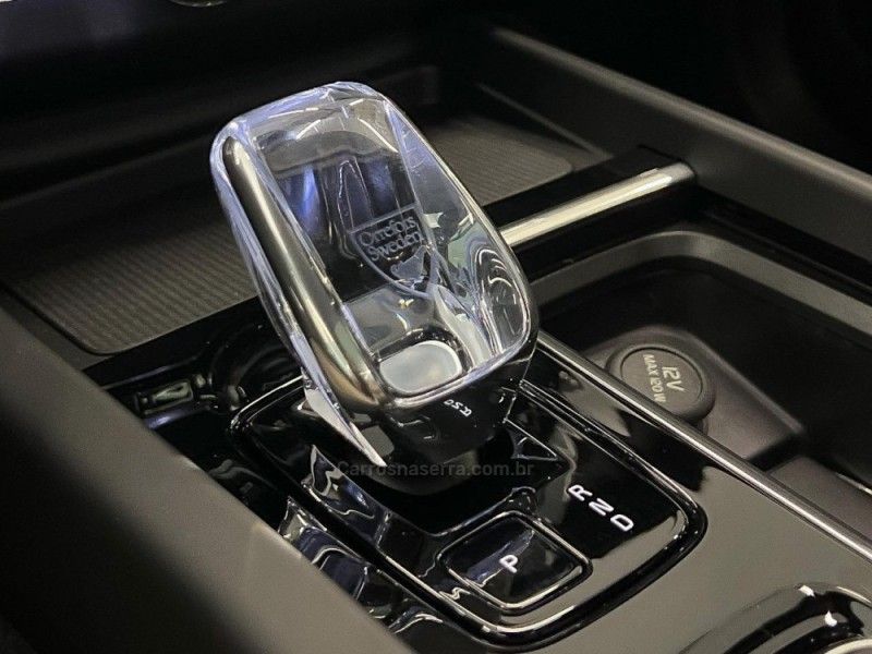 VOLVO XC60 2.0 T8 ULTRA DARK AWD HÍBRIDO 2025/2026 ÓTIMA CAR FLORES DA CUNHA / Carros no Vale