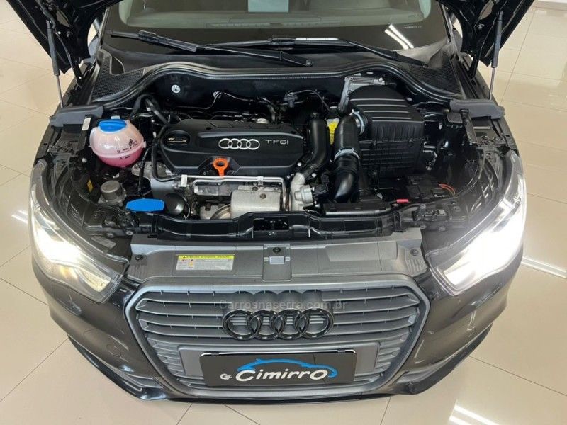 AUDI A1 1.4 TFSI ATTRACTION 16V 122CV 2011/2012 CIMIRRO AUTOMÓVEIS TAQUARA / Carros no Vale