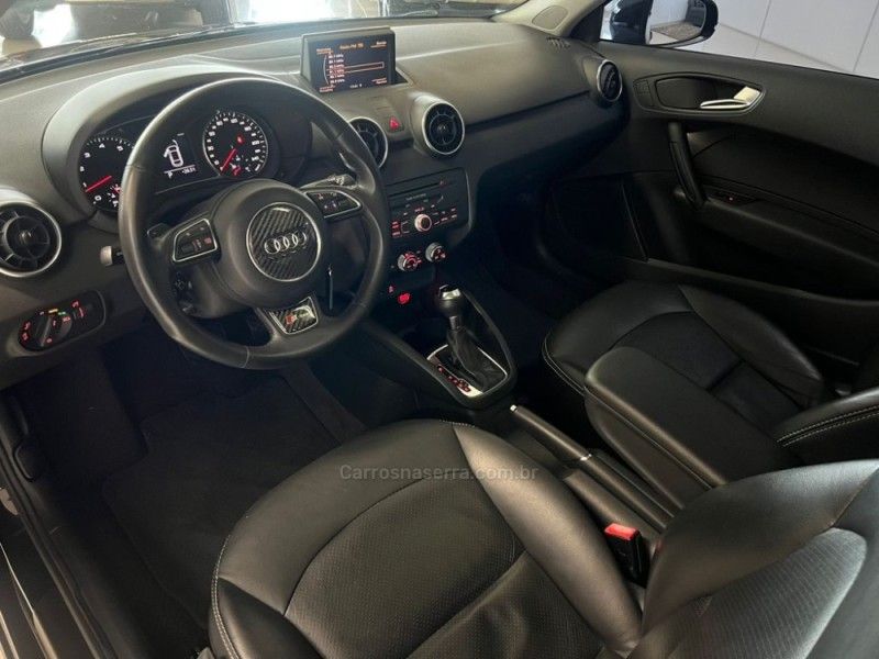AUDI A1 1.4 TFSI ATTRACTION 16V 122CV 2011/2012 CIMIRRO AUTOMÓVEIS TAQUARA / Carros no Vale