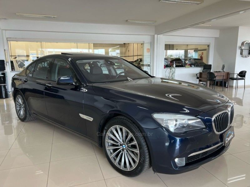 BMW 750I 4.4 M SPORT SEDAN V8 32V 2011/2012 CIMIRRO AUTOMÓVEIS TAQUARA / Carros no Vale BMW 750I 4.4 M SPORT SEDAN V8 32V 2011/2012 CIMIRRO AUTOMÓVEIS TAQUARA / Carros no Vale