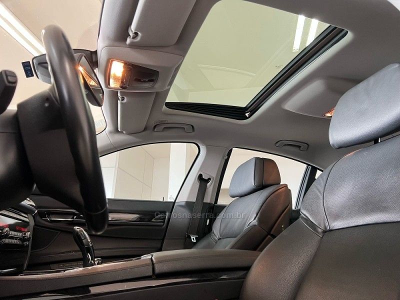 BMW 750I 4.4 M SPORT SEDAN V8 32V 2011/2012 CIMIRRO AUTOMÓVEIS TAQUARA / Carros no Vale BMW 750I 4.4 M SPORT SEDAN V8 32V 2011/2012 CIMIRRO AUTOMÓVEIS TAQUARA / Carros no Vale