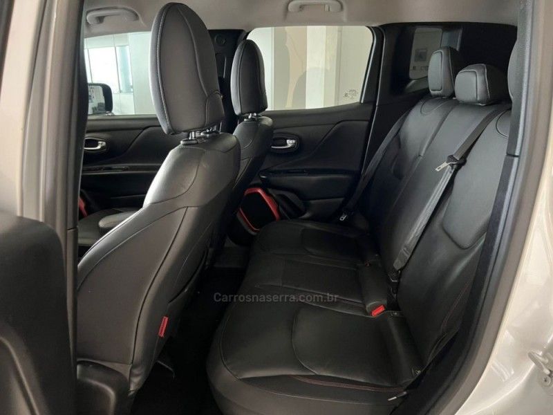 JEEP RENEGADE 2.0 16V TURBO TRAILHAWK 4X4 2015/2016 CIMIRRO AUTOMÓVEIS TAQUARA / Carros no Vale