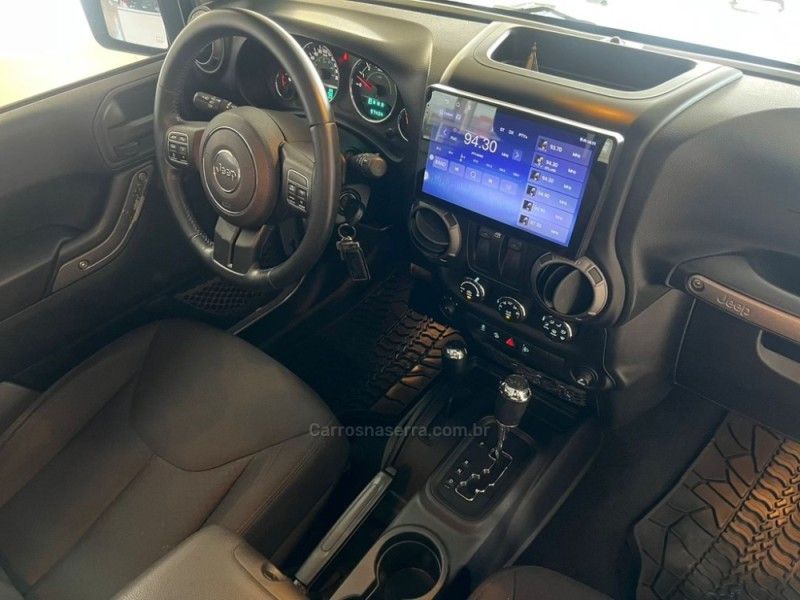 JEEP WRANGLER 3.6 SPORT 4X4 V6 24V 2013/2014 CIMIRRO AUTOMÓVEIS TAQUARA / Carros no Vale