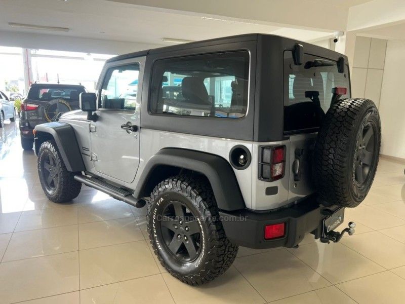 JEEP WRANGLER 3.6 SPORT 4X4 V6 24V 2013/2014 CIMIRRO AUTOMÓVEIS TAQUARA / Carros no Vale