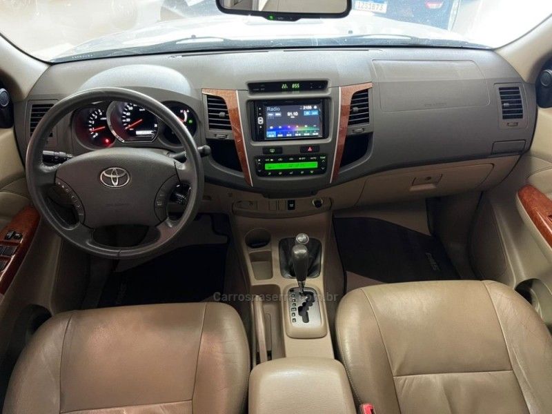 TOYOTA HILUX SW4 3.0 SRV 4X4 7 LUGARES 16V TURBO INTERCOOLER 2010/2010 CIMIRRO AUTOMÓVEIS TAQUARA / Carros no Vale