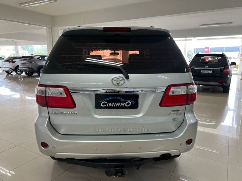 TOYOTA HILUX SW4 3.0 SRV 4X4 7 LUGARES 16V TURBO INTERCOOLER 2010/2010 CIMIRRO AUTOMÓVEIS TAQUARA / Carros no Vale