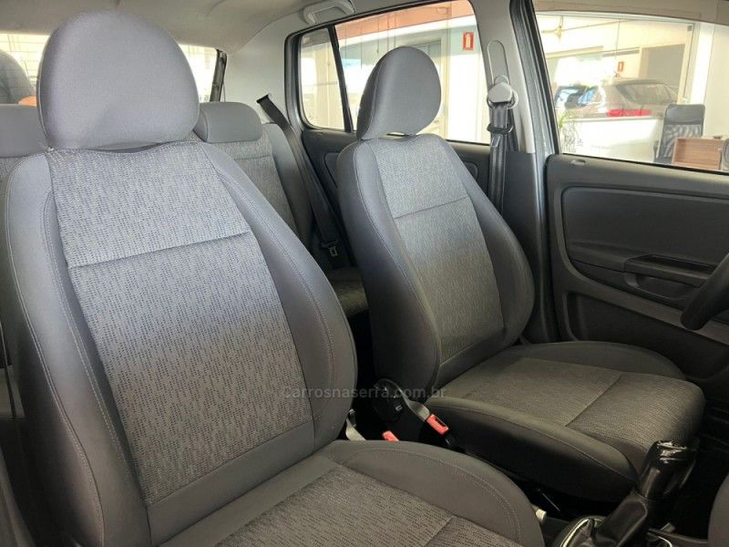 VOLKSWAGEN FOX 1.6 MI 8V 2012/2013 CIMIRRO AUTOMÓVEIS TAQUARA / Carros no Vale