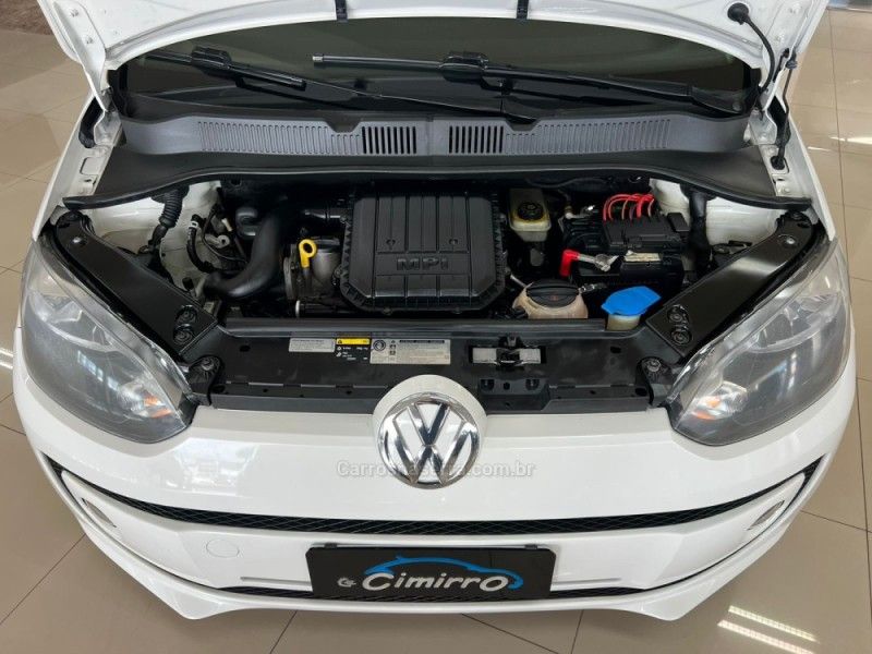 VOLKSWAGEN UP 1.0 MPI MOVE UP 12V AUTOMATIZADO 2016/2017 CIMIRRO AUTOMÓVEIS TAQUARA / Carros no Vale