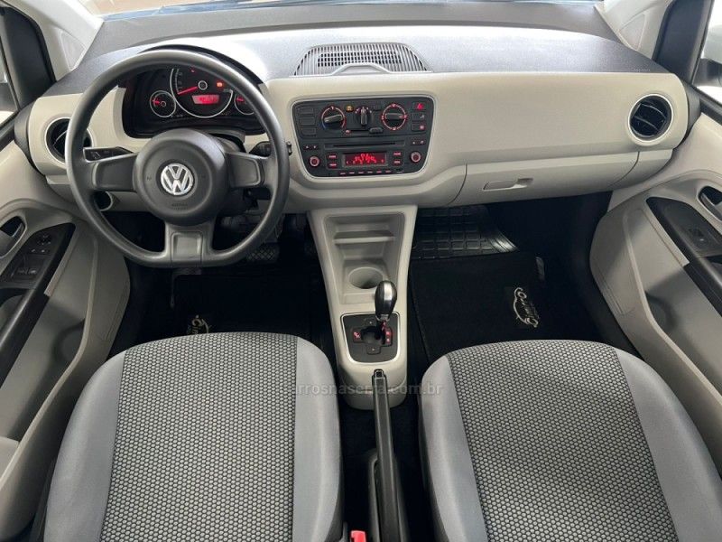 VOLKSWAGEN UP 1.0 MPI MOVE UP 12V AUTOMATIZADO 2016/2017 CIMIRRO AUTOMÓVEIS TAQUARA / Carros no Vale