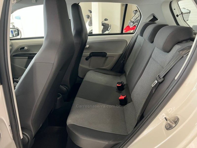 VOLKSWAGEN UP 1.0 MPI MOVE UP 12V AUTOMATIZADO 2016/2017 CIMIRRO AUTOMÓVEIS TAQUARA / Carros no Vale