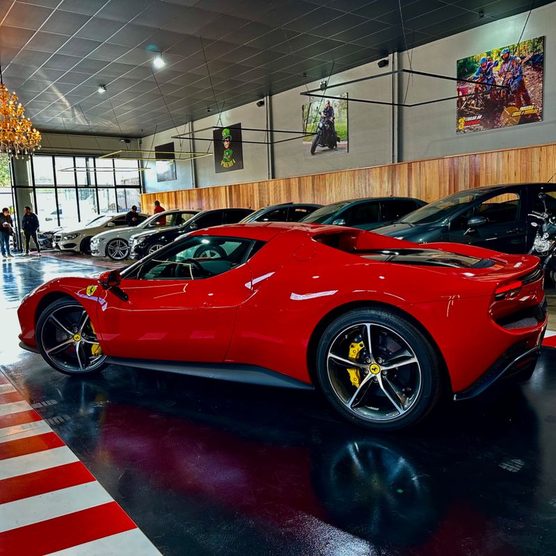 Ferrari 296 Gtb 2024/2025 DL MOTORS LAJEADO / Carros no Vale