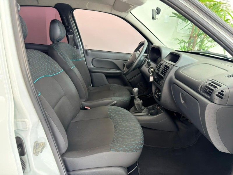 RENAULT CLIO 1.0 EXPRESSION 16V HI 2015/2016 ANDRIGO VEÍCULOS CAXIAS DO SUL / Carros no Vale