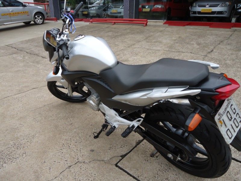 Honda Motos CB 300R 2009/2010 BOURSCHEID CARROS E MOTOS SANTA CLARA DO SUL / Carros no Vale