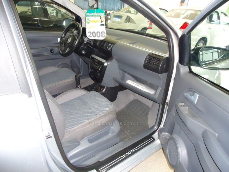 VOLKSWAGEN FOX 1.6 MI ROUTE 8V 2008/2008 BOURSCHEID CARROS E MOTOS SANTA CLARA DO SUL / Carros no Vale