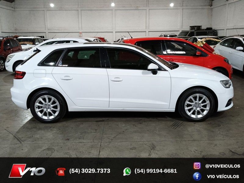 AUDI A3 1.4 TFSI SPORTBACK 16V S-TRONIC 2015/2016 V10 VEÍCULOS CAXIAS DO SUL / Carros no Vale