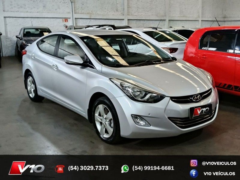 HYUNDAI ELANTRA 2.0 GLS 16V 2012/2013 V10 VEÍCULOS CAXIAS DO SUL / Carros no Vale