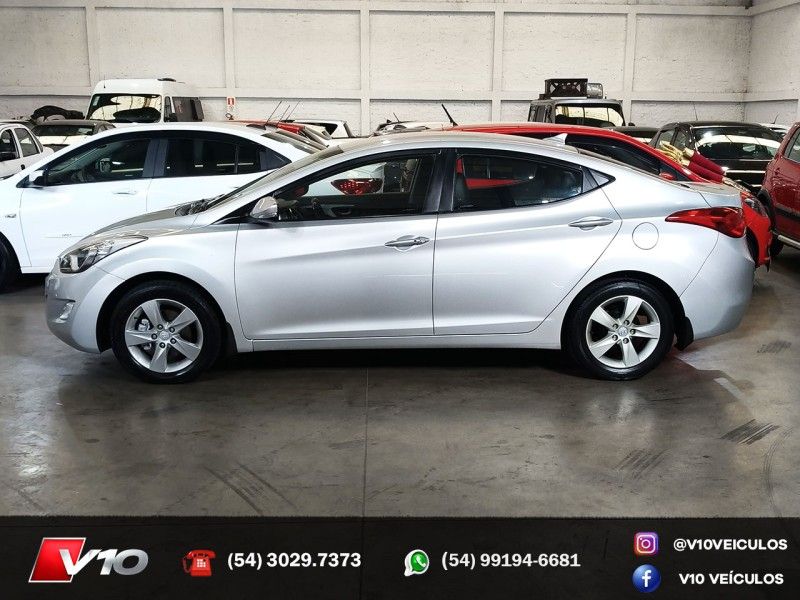 HYUNDAI ELANTRA 2.0 GLS 16V 2012/2013 V10 VEÍCULOS CAXIAS DO SUL / Carros no Vale