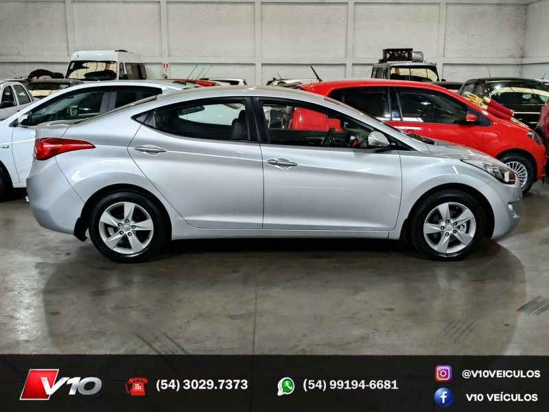 HYUNDAI ELANTRA 2.0 GLS 16V 2012/2013 V10 VEÍCULOS CAXIAS DO SUL / Carros no Vale
