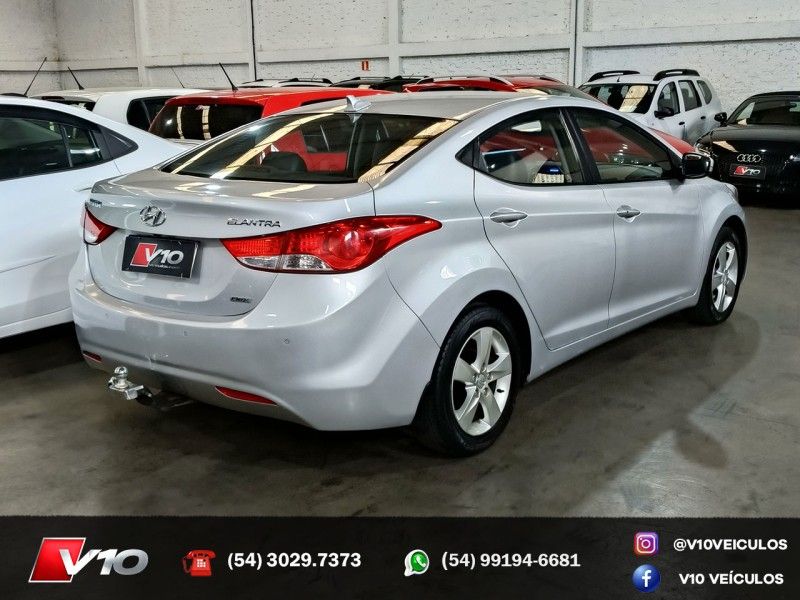 HYUNDAI ELANTRA 2.0 GLS 16V 2012/2013 V10 VEÍCULOS CAXIAS DO SUL / Carros no Vale