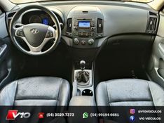 HYUNDAI I30 2.0 MPI 16V 2011/2012 V10 VEÍCULOS CAXIAS DO SUL / Carros no Vale