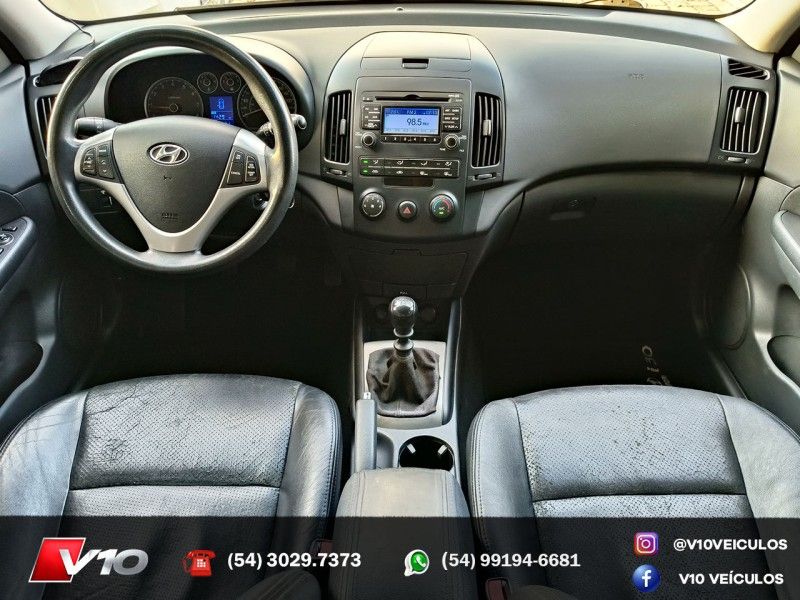 HYUNDAI I30 2.0 MPI 16V 2011/2012 V10 VEÍCULOS CAXIAS DO SUL / Carros no Vale