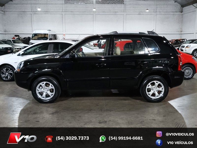HYUNDAI TUCSON 2.0 MPFI GLS 16V 143CV 2WD 2009/2010 V10 VEÍCULOS CAXIAS DO SUL / Carros no Vale HYUNDAI TUCSON 2.0 MPFI GLS 16V 143CV 2WD 2009/2010 V10 VEÍCULOS CAXIAS DO SUL / Carros no Vale